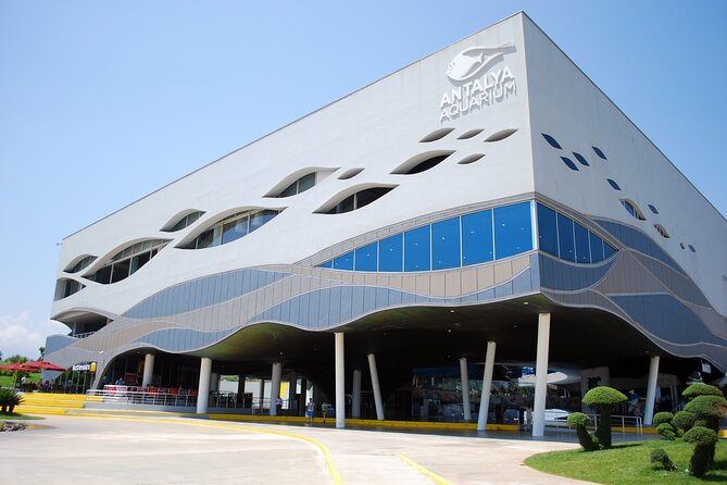 Antalya: Aquarium, Wax Museum & Combo Package Options - FACE2FACE Wax Museum on the aquarium terrace floor