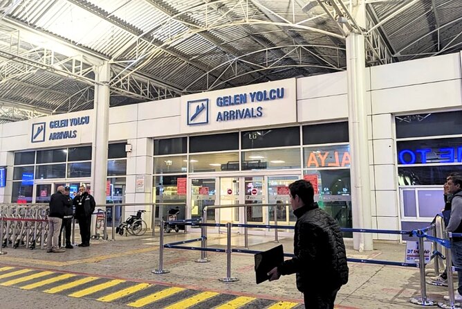 Antalya Hotels and Airport Transfer Service - Meeting the Driver at Antalya Airport: AYT Buffer and Name Sign