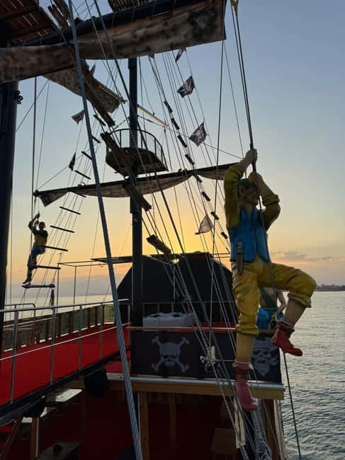 Antalya: Lara Pirate Boat Trip with Lunch and Pickup - Lunch onboard, plus the drinks reality