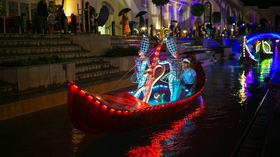 Antalya: The Land of Legends Night Show & Shopping Avenue - Chimera Fountain Show: the water and light moment that anchors the evening