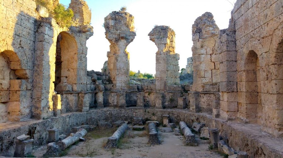 Day Tour of Ancient Roman Sites with Lunch and Guide - Lunch included: good timing, variable quality