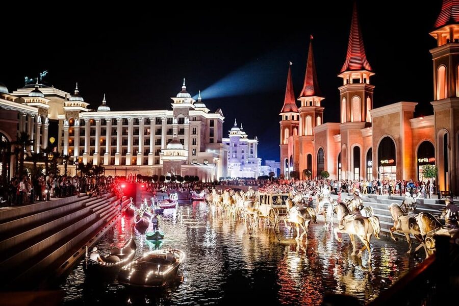 From Alanya:Transfer To Land of Legends Night Show - Price and logistics: what you really pay for at $20