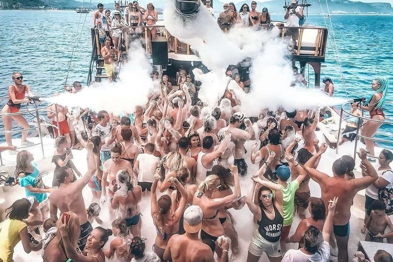 From Antalya/Kemer: All-Inclusive Party Boat with Lunch - Getting to Phaselis Bay: lunch without the ancient city detour