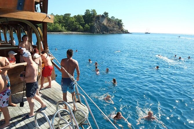 GONSTER : Luxury Pirate Boat Trip Lunch & Soft Drinks & Transfer - Foam party and animations: fun built into the schedule