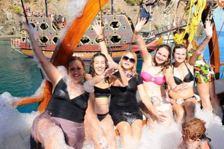 Kemer/Antalya/Belek/Kundu, Exciting Pirate Ship Adventure - Lunch on the Pirate Ship: The Value of Eating Aboard