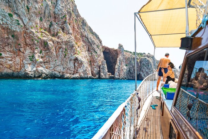 Sightseeing Cruise from Old Town Harbor - On-Board Comfort: Wind, Music Volume, and Engine Fumes